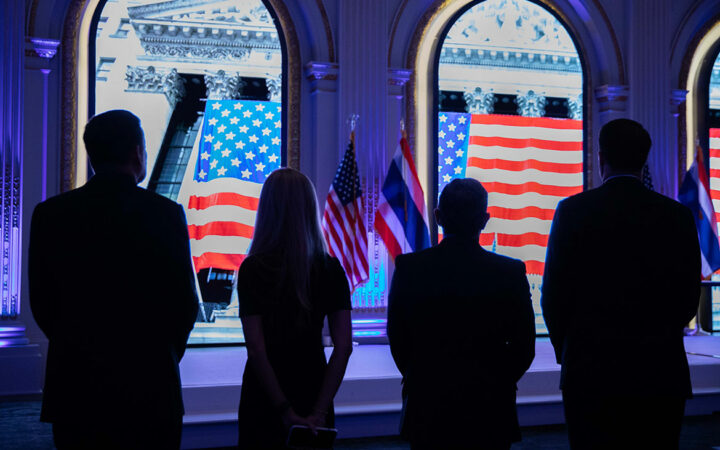 Dow Jones Tanks 400 Points amid Interest Rate Spike, Turns Negative for 2023