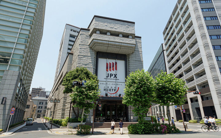 Japan’s Nikkei Closes Below 31,000 amid Middle East Turmoil