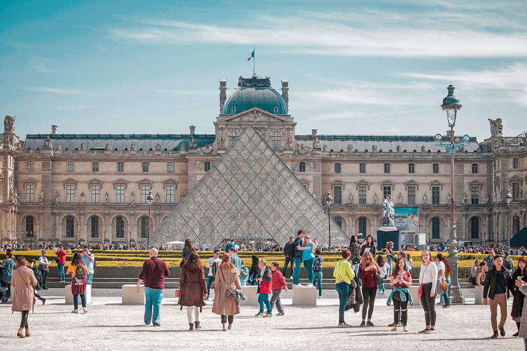 French Museum Louvre Collaborates with Snapchat to Unveil Immersive AR Exhibition