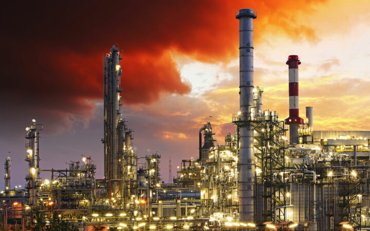 Oil Prices Drop as US Eases Sanctions on Venezuela amid Middle East Tensions