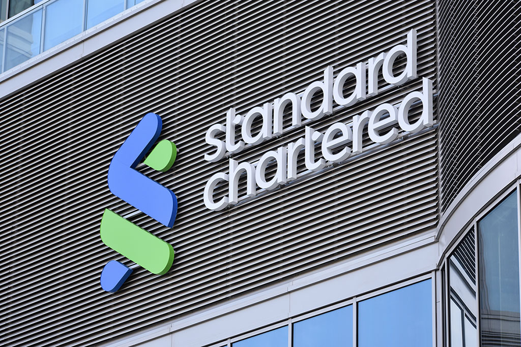 Standard Chartered Shares Plunge 17% as China Bet Takes Hit