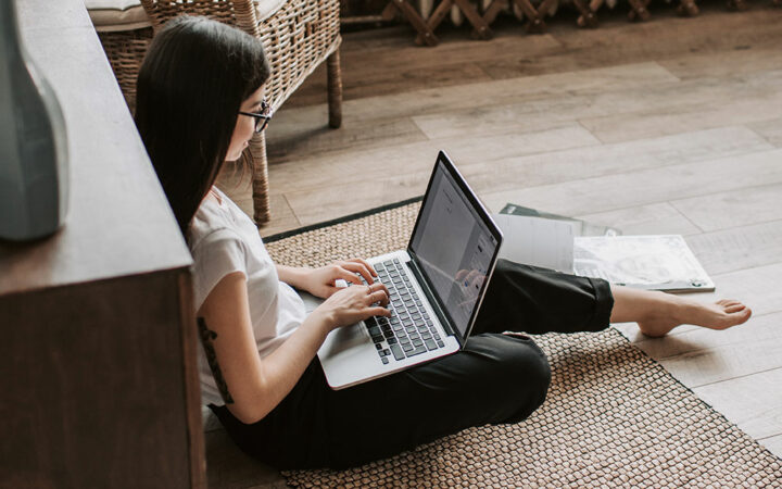 US Weekly Jobless Claims Increased Moderately to 207,000