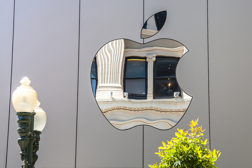 Apple Faces Class Action Lawsuit over Undue P2P Payments Power Play