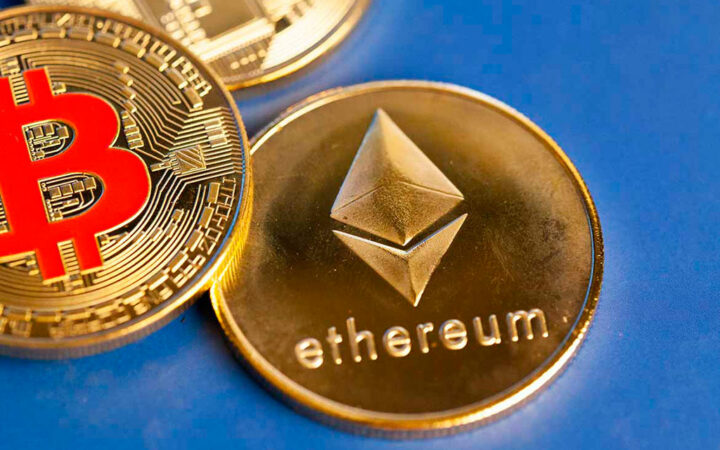Wild Bitcoin and Ethereum Volatility Triggers Over $400M in Crypto Liquidations amid US ETF Frenzy