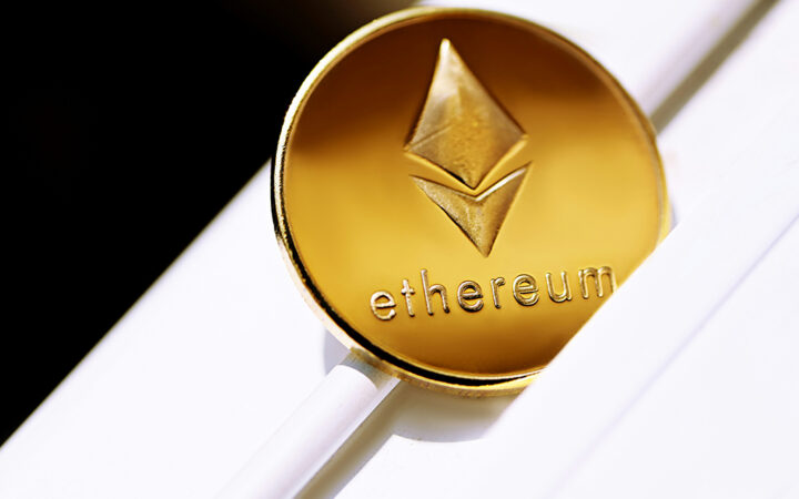 Ethereum (ETH) at $2100: Price on Cusp of Bullish Breakout Similar to Bitcoin Following US Regulatory Clarity