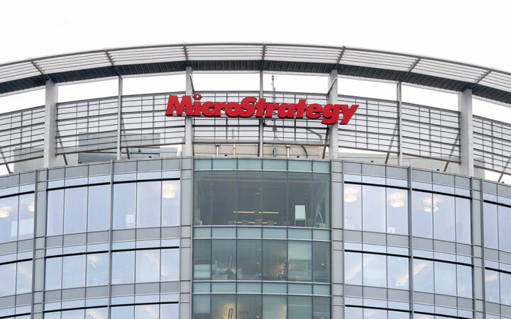 10x Analyst Warns MicroStrategy Stock Is Overvalued by 26%