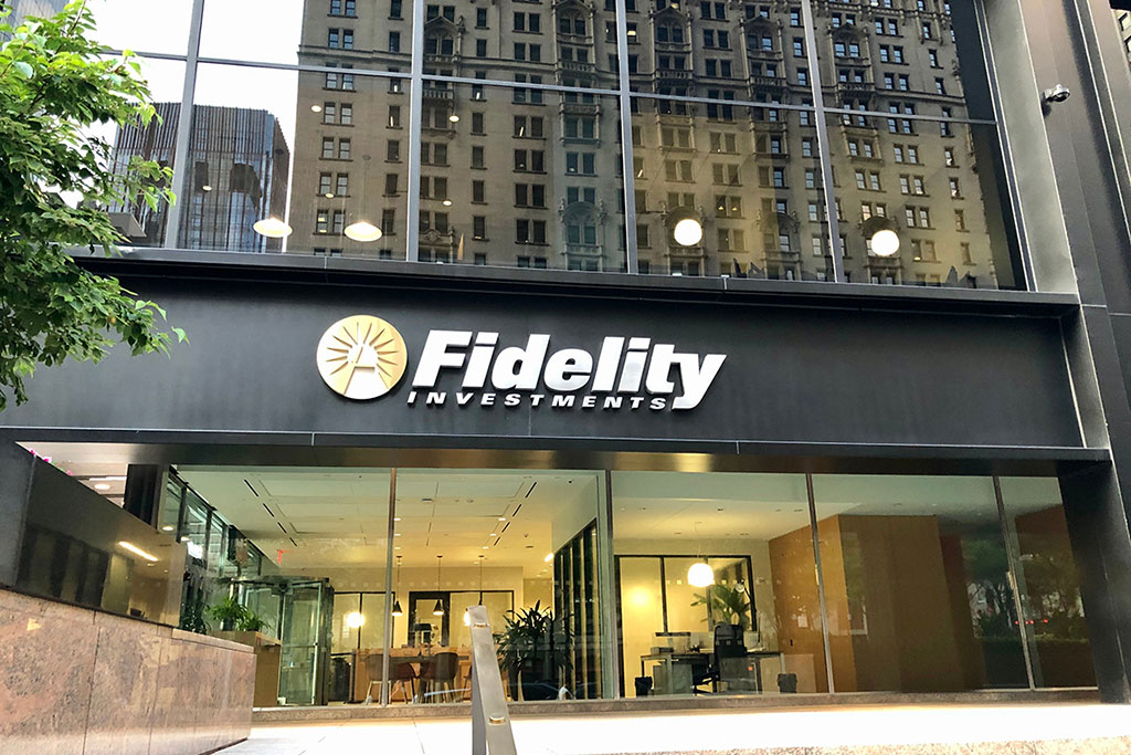 Fidelity Predicts Stablecoins and DeFi Resurgence Ahead of Fed Rate Cuts