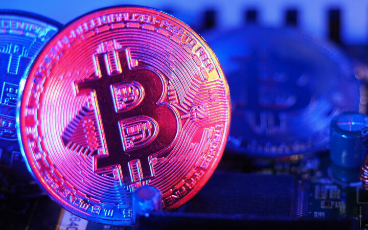 Franklin Templeton Takes Lead in Bitcoin ETF Fee War