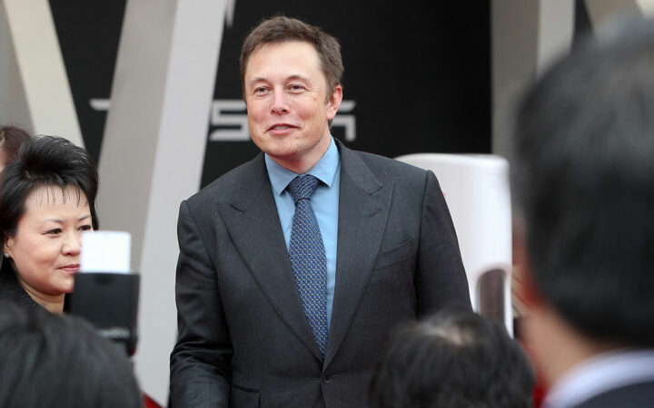 Elon Musk Denies Rumored $500M Investment in xAI amid Valuation Negotiations