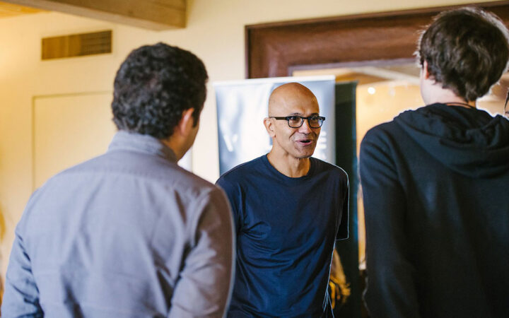 Amazon and Microsoft in Tight Race as AI Accelerates Cloud Growth