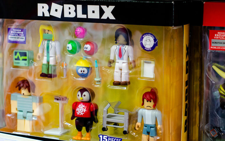 ARK Invest Unloads $31.5M in Robinhood (HOOD) Shares, Eyes Roblox (RBLX)