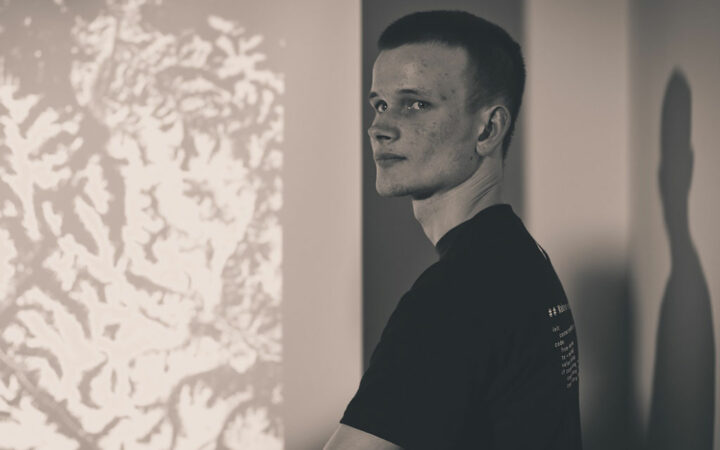 Ethereum Co-founder Vitalik Buterin Engages on Farcaster, Community Calls for Return to X