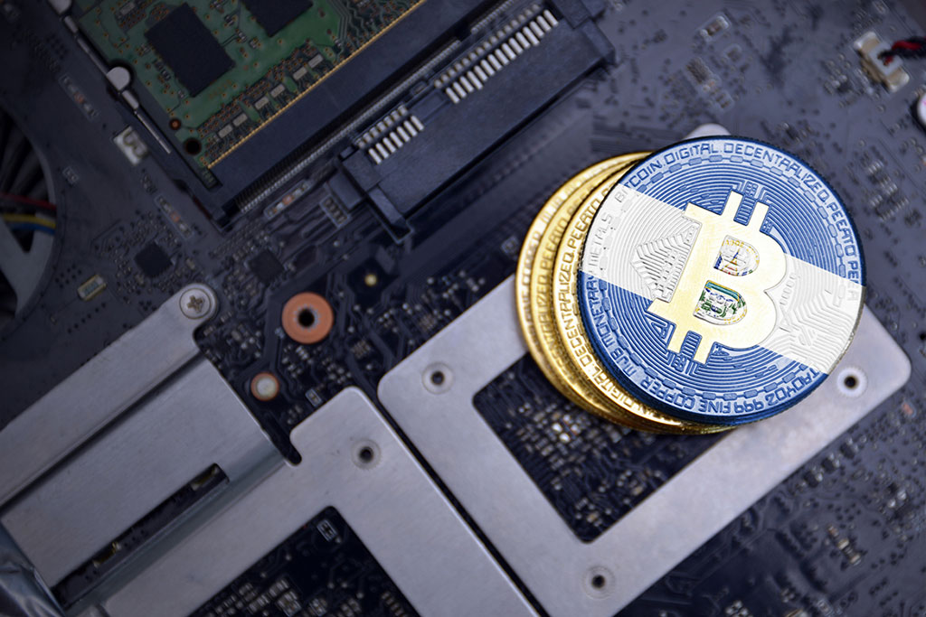 El Salvador Mines 474 Bitcoins via Volcano-Powered Plant, Portfolio Hits $354M