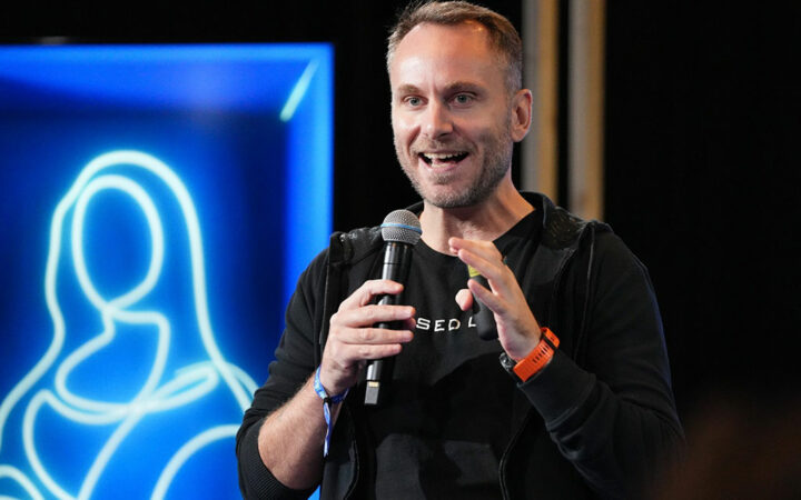 Tether CEO Takes Shots at Ripple Chief, Addressing FUD Spread by Garlinghouse