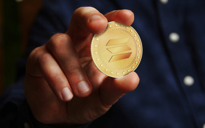 Solana Outshines Ethereum amidst Crypto Market Downturn