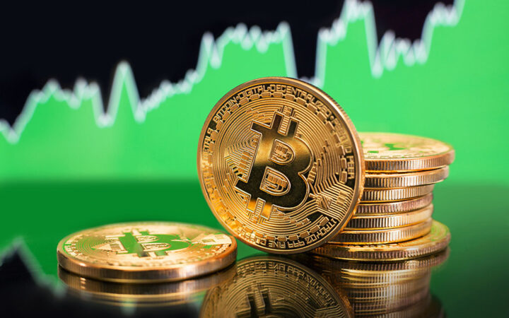 Bitcoin (BTC) Price Hovers at Crucial Crossroads amid Rising Demand from US Spot BTC ETFs