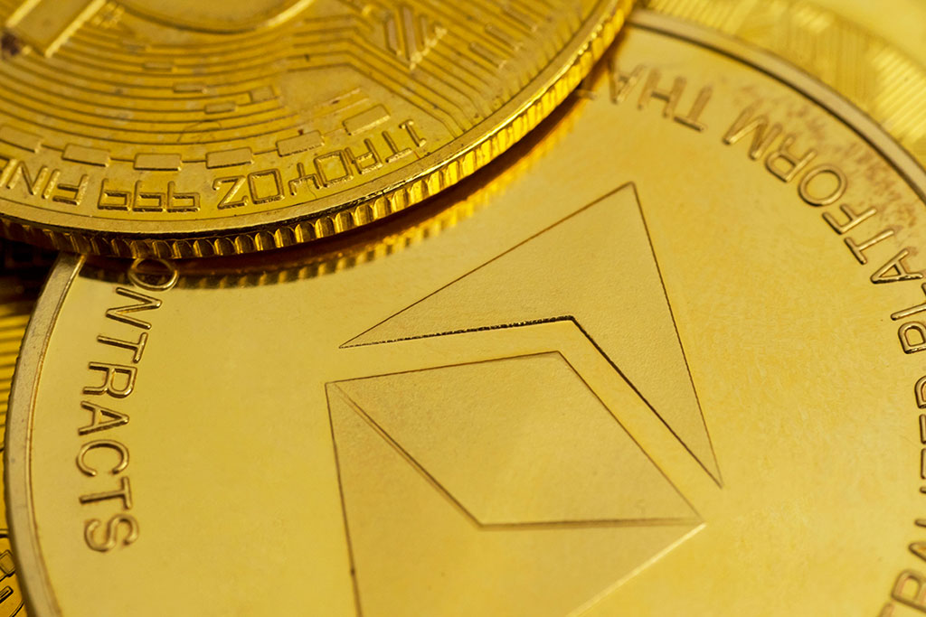 Ethereum (ETH) Price on Cusp of Bullish Breakout amid Rising Wall Street Adoption