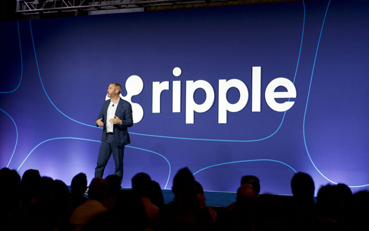 Ripple’s Brad Garlinghouse Supports XRP Lawyer John Deaton aganist Senator Warren