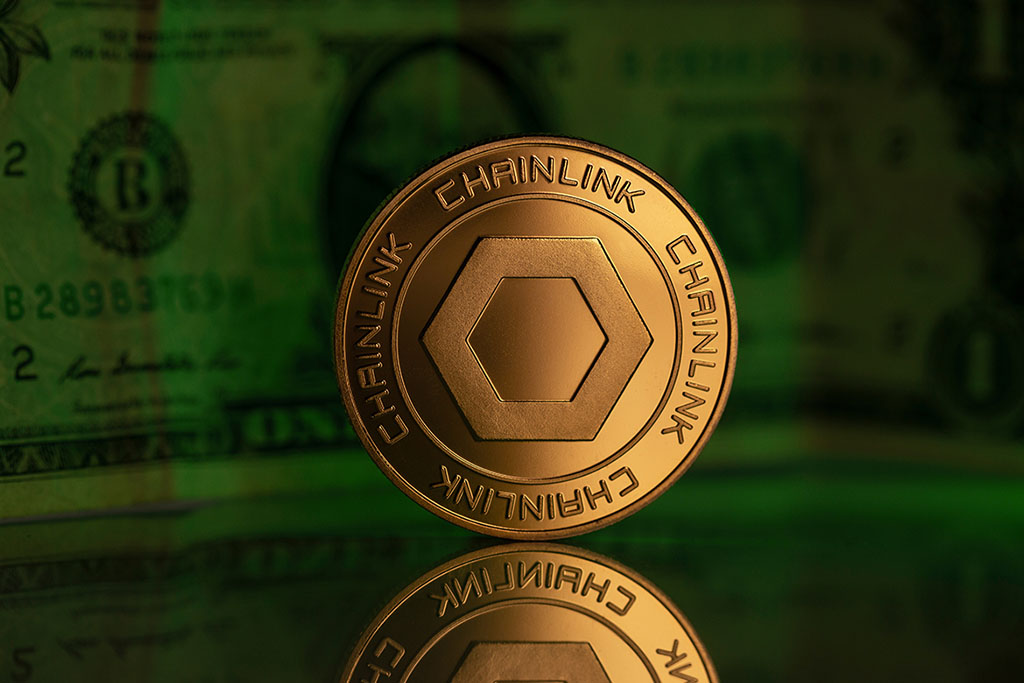 Chainlink Eyes $45 as Whales Pump $7B in 30 Days, Key Focus at $32