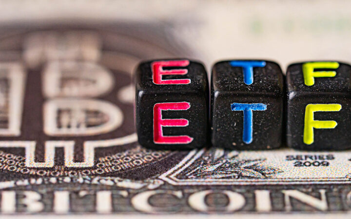 Bitcoin ETFs Witness Record Daily Outflow of $1B amid Market Downturn