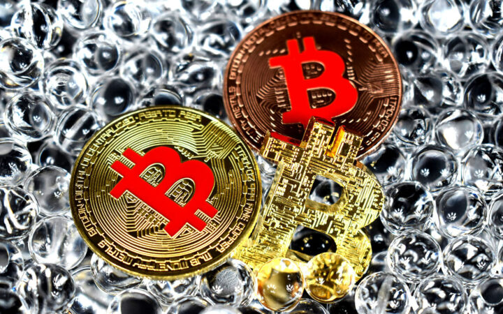 Bitcoin Price News: BTC Price Retest Crucial Support Level Above $95.5K amid Mixed Reactions from Whale Traders