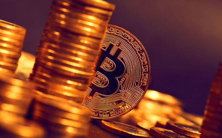 Bitcoin News Today: $775M Liquidated in 24 Hours — Famous Trader’s $25M Position Hangs by Thread