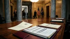 Operation Choke Point 3.0? Crypto Industry Mobilizes Against Warren Over Ripple Charter