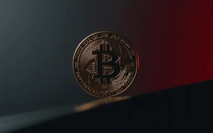 Bitcoin Price Hovers Around $60K: Peter Schiff Blames Saylor