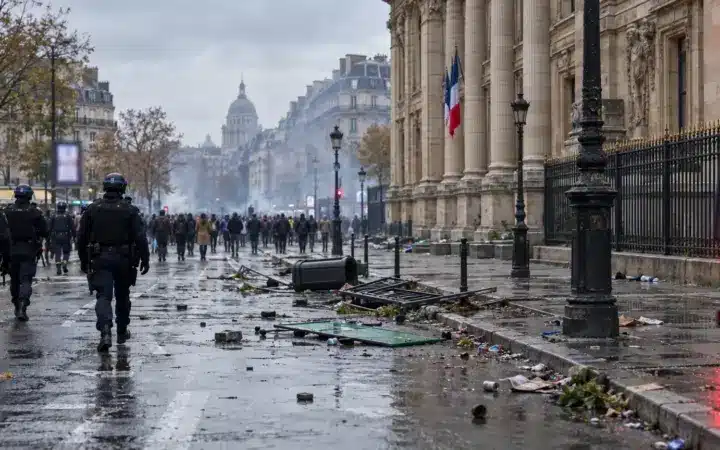 French Election: Le Pen Leads at 48% While Protests Over Prices, Fuel and Schools Shake France